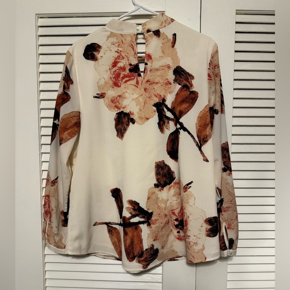Fun blouse! - Picture 2 of 2